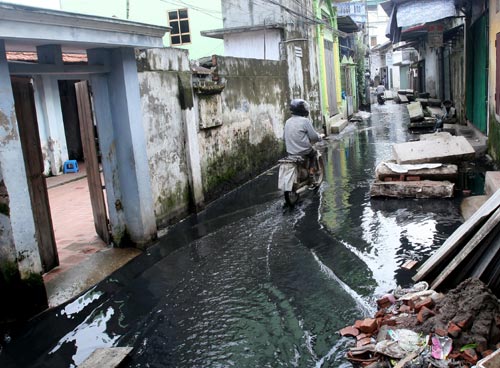 l&agrave;ng[-]kh&ocirc;ng[-]mưa[-]cũng[-]lụt